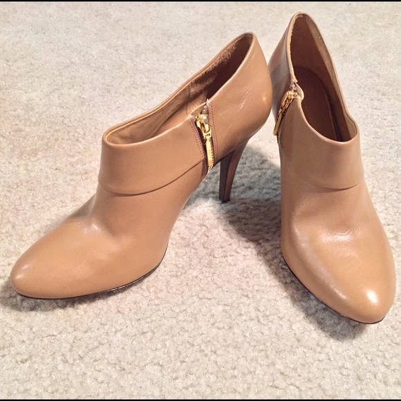 Aerin 'Pembroke' Bootie - Picture 2 of 4